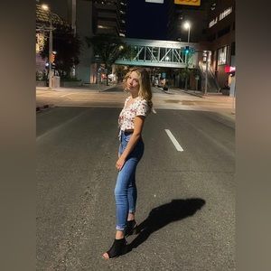 Super cute tie up crop top. Love this shirt but unfortunately it no longer fits.